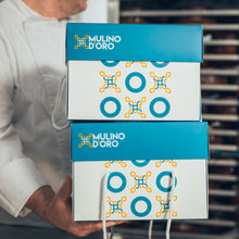 Carica l&#39;immagine nel visualizzatore di Gallery, Box Tortano  + Pastiera + Pizza ripiena di Scarole + Pizza con Salsiccia e Friarielli
